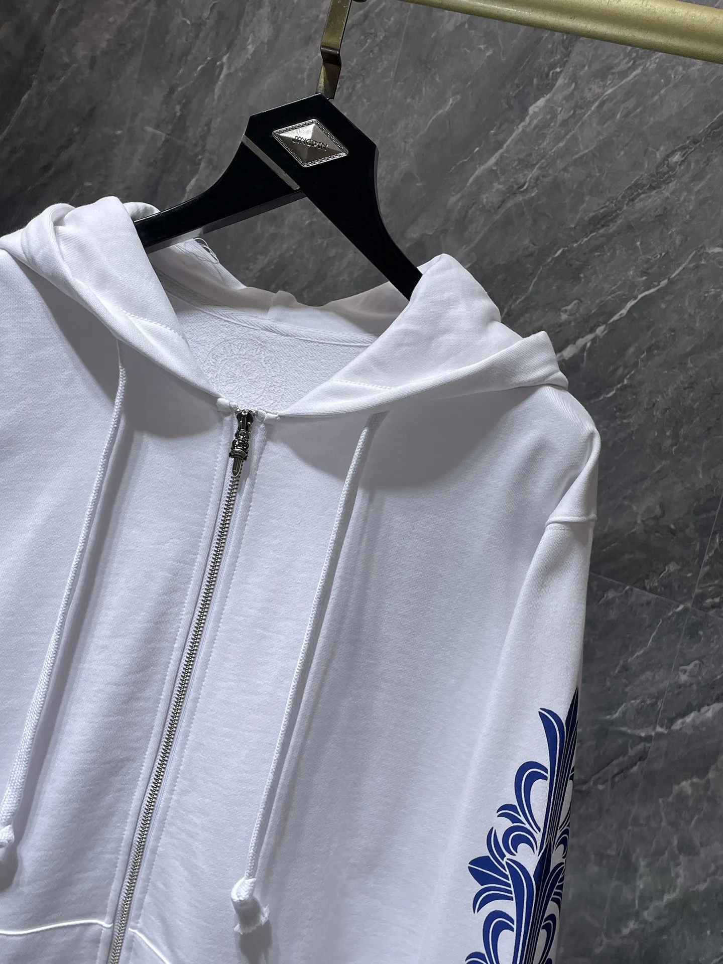 P260 Chrome Hearts Autumn and Winter 2025 counter sales simultaneously ❤️ Chrome Hearts New York Vages limited edition rolling stone letter zipper sweatshirt Imported environmentally friendly glue printing and dyeing Improved customized version 1:1 High-gram weight high-quality fabric Recommended color: white Code numbers: S, M, L, XL